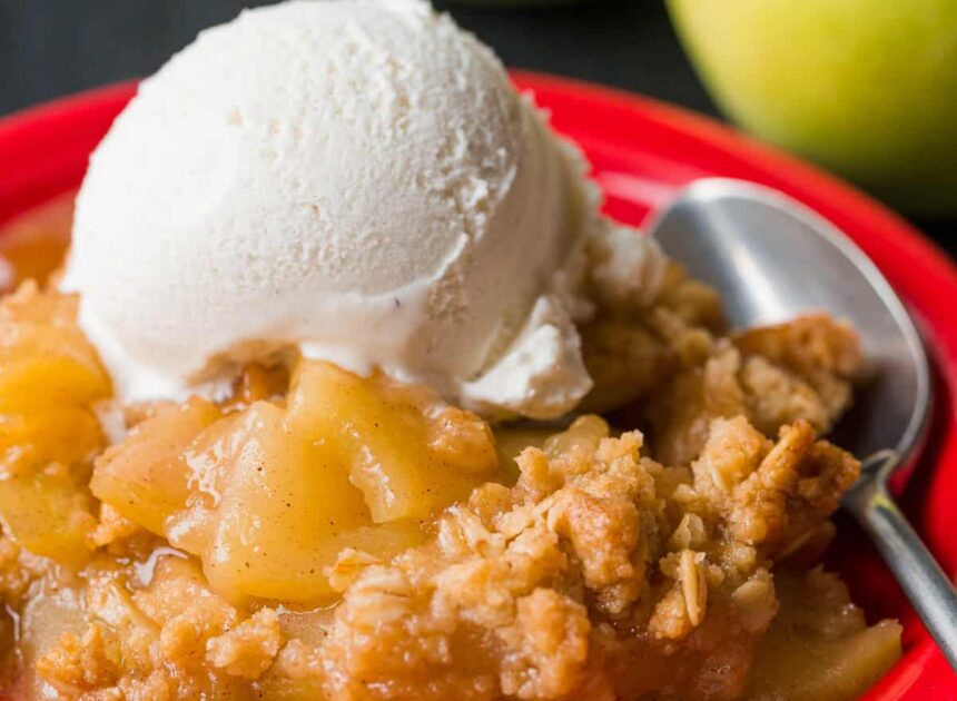 Apple Crisp Recipe (VIDEO) – NatashasKitchen.com