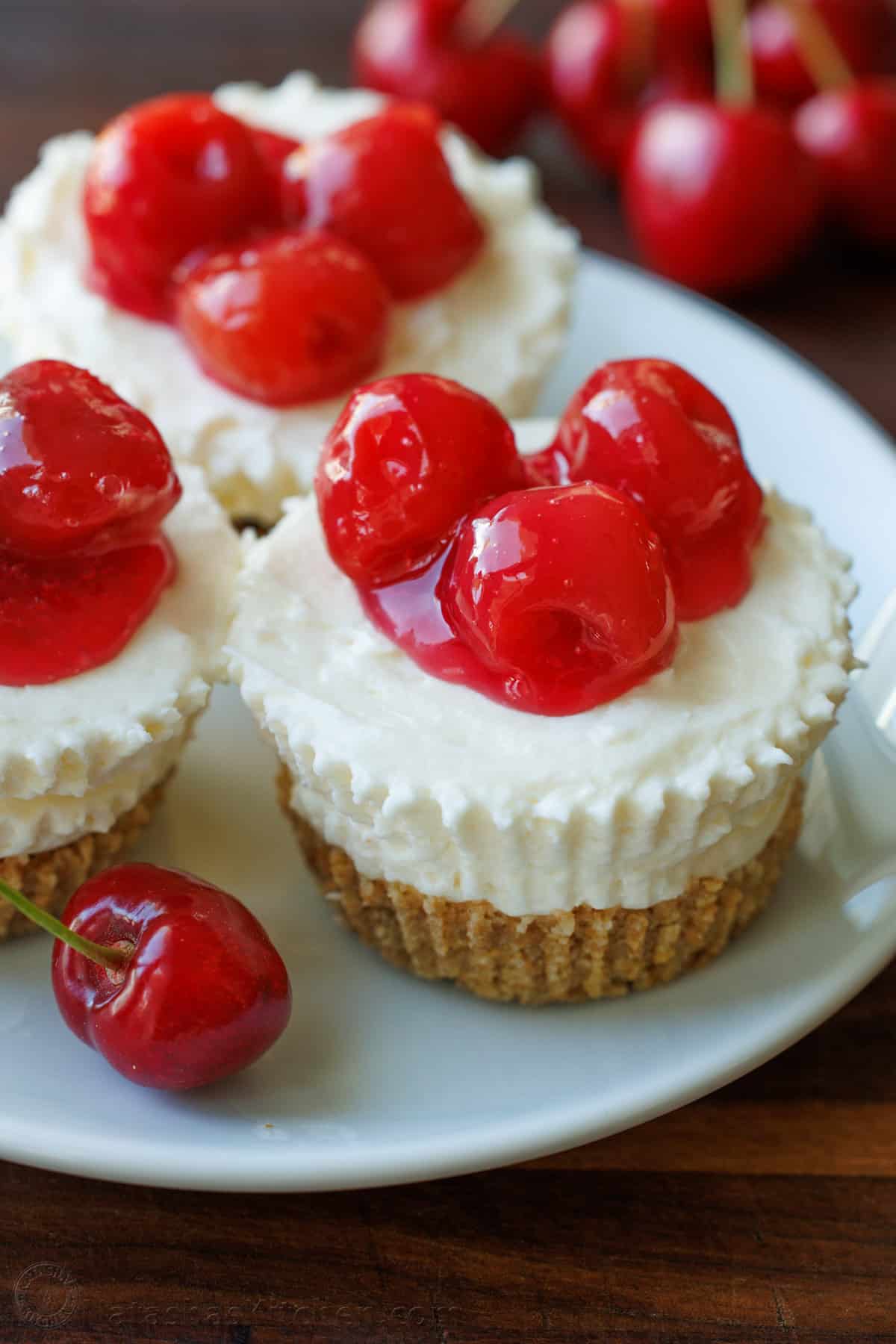 No-Bake Mini Cheesecakes Recipe (VIDEO)